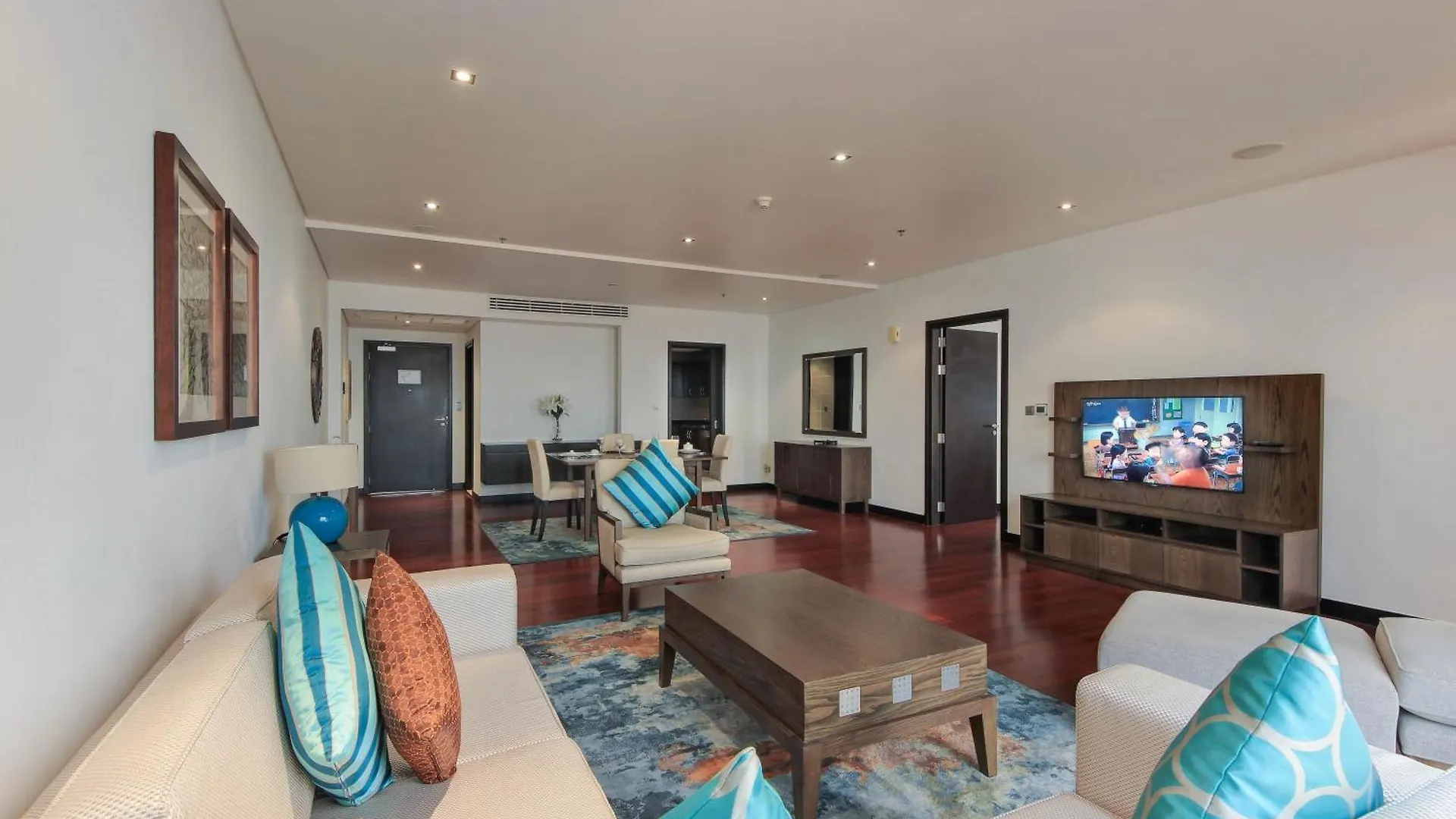 Luxe Getaways Royal Amwaj Palm Jumeirah Resort Apartment Holiday Home Dubai United Arab Emirates