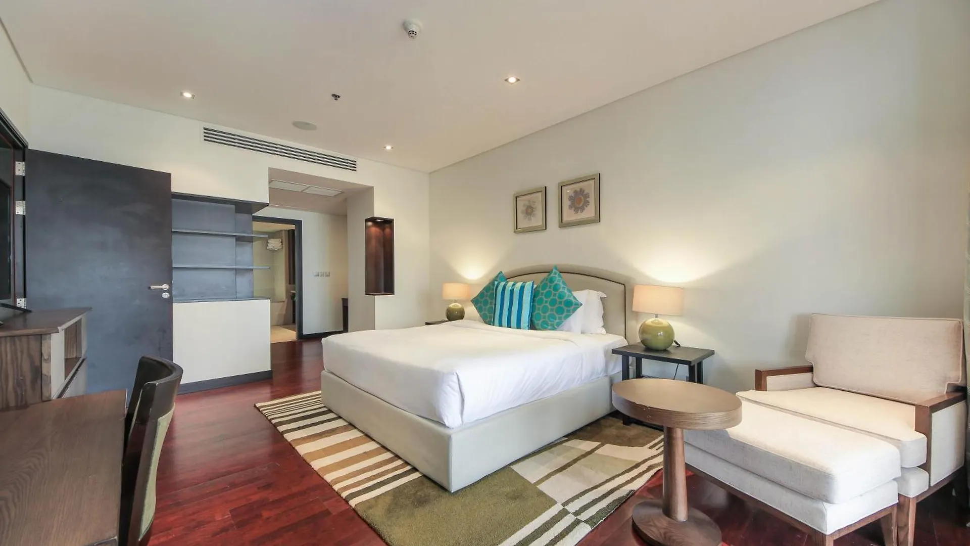 Luxe Getaways Royal Amwaj Palm Jumeirah Resort Apartment Holiday Home Dubai