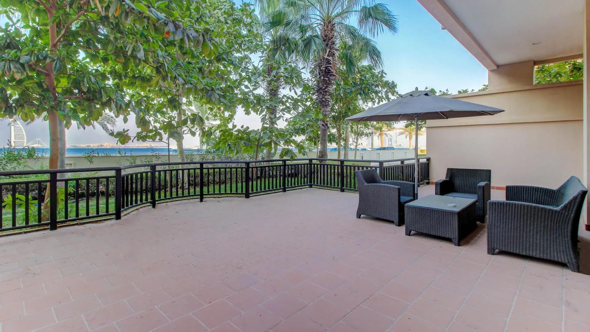 Luxe Getaways Royal Amwaj Palm Jumeirah Resort Apartment Holiday Home Dubai United Arab Emirates