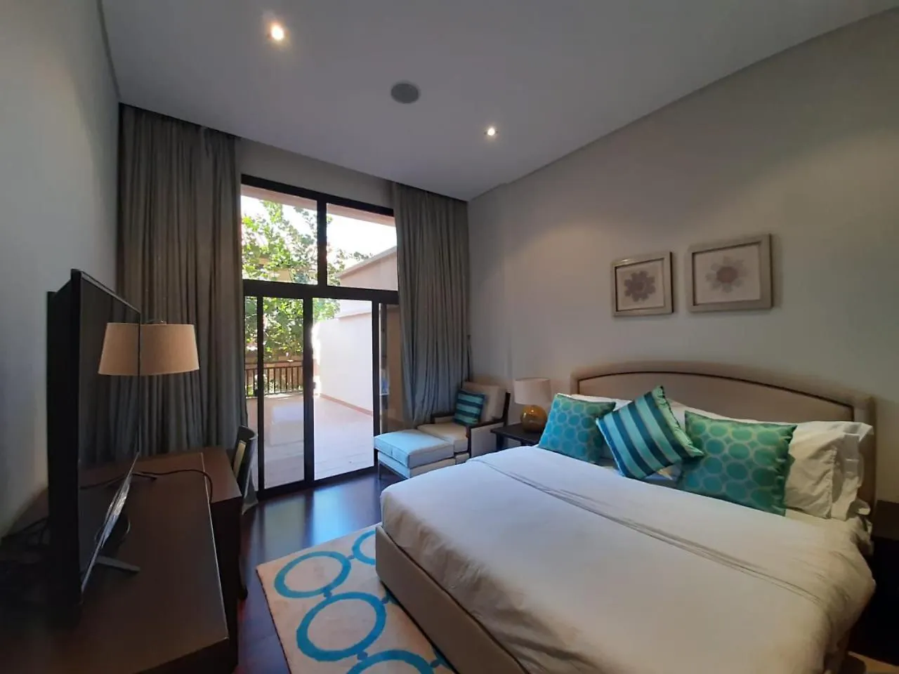 Luxe Getaways Royal Amwaj Palm Jumeirah Resort Apartment Holiday Home Dubai